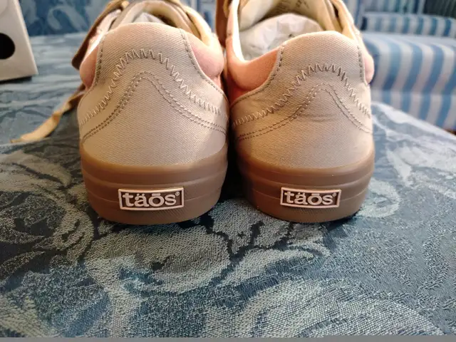 Taos Women's Shoes Size 9. in Women's - Shoes in Norfolk County - Image 5