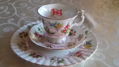 ROYAL ALBERT CANADA FLOWER EMBLEMS BONE CHINA TRIO TEACUP/PLATE, View more