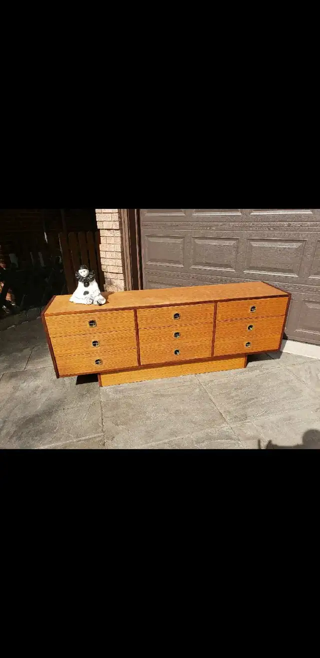  TEAK Mid-Century Modern 9 Drawer Dresser in Dressers & Wardrobes in City of Toronto - Image 2