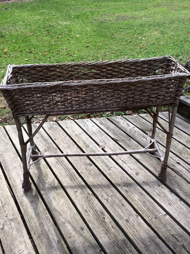 Antique Natural Wicker Planter in Home Décor & Accents in Mississauga / Peel Region