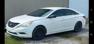 2011 Hyundai Sonata 152,000 km for full part out engine --- sold transmission --- sold front bumper...