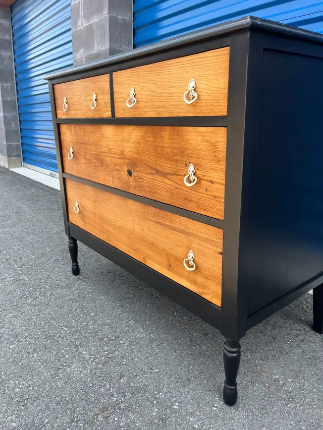 Stunning Solid Wood Dresser in Dressers & Wardrobes in Peterborough - Image 6