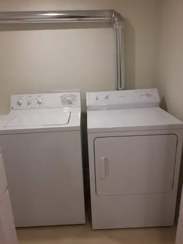 Room near Yonge/ Finch in Ontario in Canada - Image 11