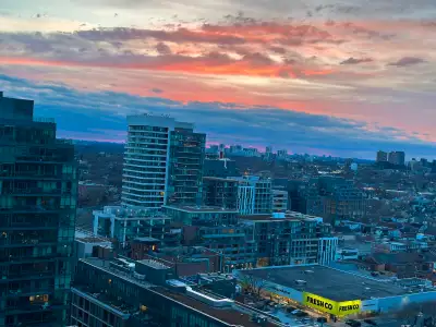 AVAILABLE NOW: Queen West L Penthouse Condo: 2bdr/2bth