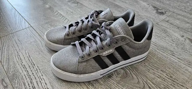 Adidas Men's Sneakers in Men's Shoes in Oakville / Halton Region - Image 4