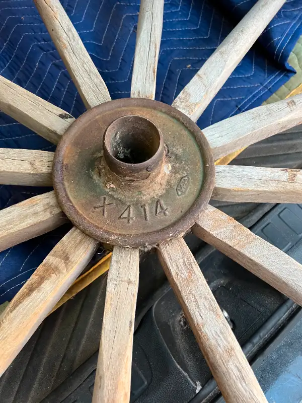 ANTIQUE WOODEN "MASSEY HARRIS" WAGON WHEEL62863282455426122