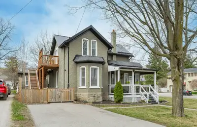 Bright and clean 2-bedroom, 1-bath apartment located at 26 James St. in the heart of Galt, Cambridge...