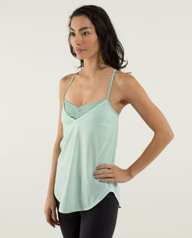 Lululemon Roll Out Tank - size 6, Heathered Fresh Teal, New in Women's - Tops & Outerwear in Oakville / Halton Region - Image 3