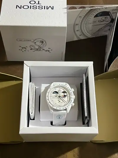 Omega Snoopy Moonshine Gold “Cold Moon”, View more