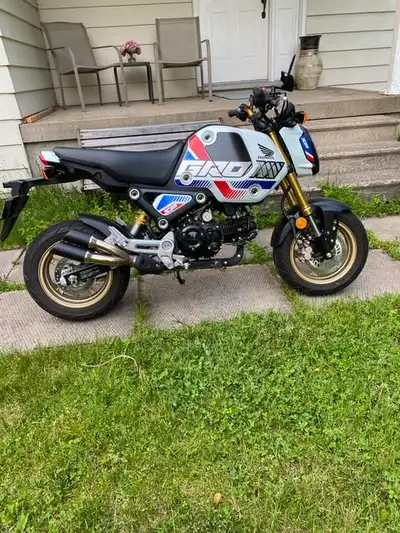 2022 Honda Grom, 1600km, like new. Getting a bigger bike. Will be traded on Monday and this price is...
