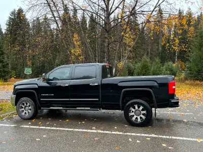 2017 GMC Denali 3500HD duramax diesel. L5P engine, all stock. Allison transmission, fully loaded, sp...