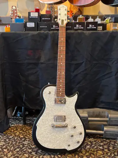 Godin Radiator electric guitar, View more