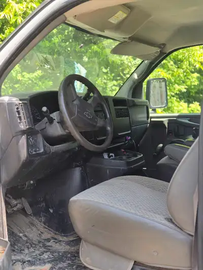 Je vends ma Chevrolet Cutaway 2005, un véhicule robuste et fiable avec 340 399 km au compteur. Parfa...