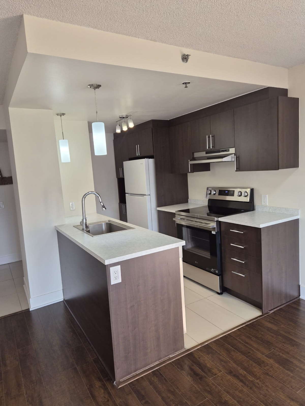 3 1/2 condo à louer à Laval — photo 1