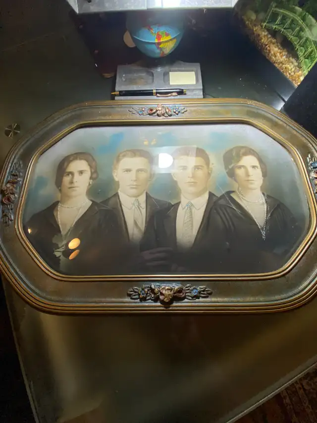 Antique 1920s Oval Picture Frame Convex Bubble Glass Wood Family in Arts & Collectibles in Vancouver - Image 11