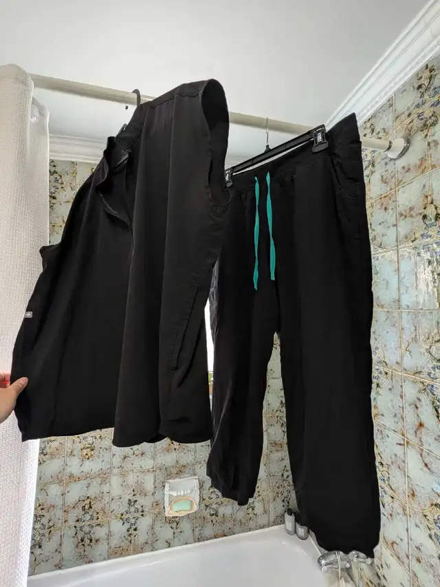 figs scrubs XL in Women's - Other in City of Montréal - Image 3