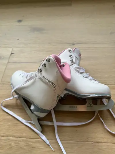 Junior figure skates, nearly new! (Size 12J), View more