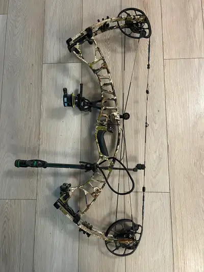 Hoyt Ventum 33 Compound Bow, View more