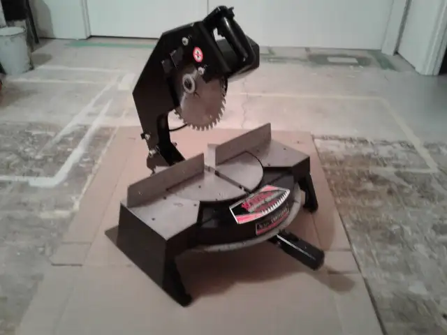 10 Inch Sears Craftsman Miter Saw in Power Tools in Medicine Hat - Image 7