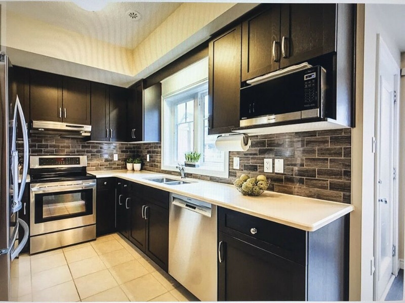 2 Bd RMs Stack townhouse in Chicopee available on Sep 1st Long Term