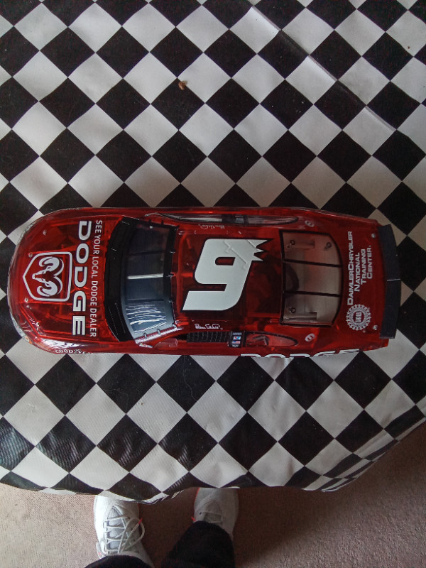 Clear Red Dodge Intrepid Race Car in Arts & Collectibles in Kingston - Image 2