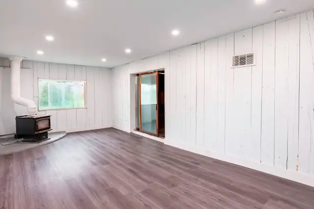 RETAIL/COMMERCIAL PROPERTY FOR LEASE in Commercial & Office Space for Rent in Oakville / Halton Region - Image 4