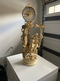  Clock with statue stand