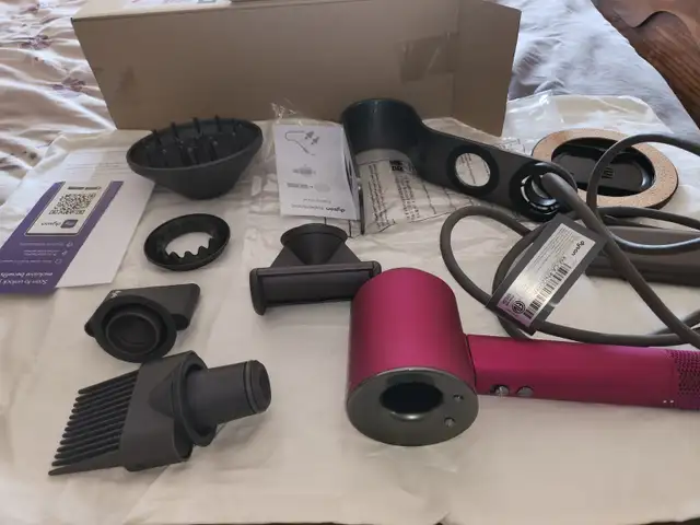 Dyson Supersonic hair dryer in General Electronics in Markham / York Region - Image 4