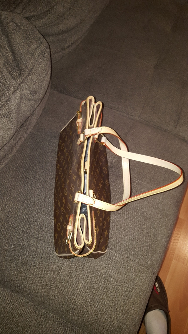 LV purse in Women's - Bags & Wallets in Red Deer - Image 3