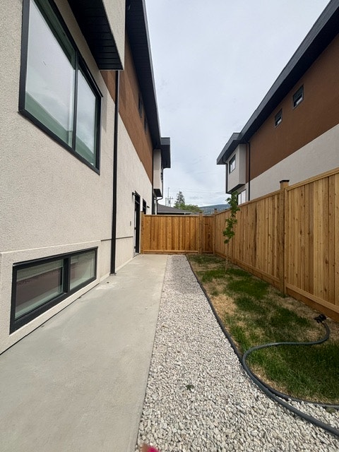 Brand-new half duplex 4 beds 3.5 baths, nearby IGA and hospital 4