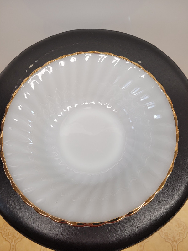 VTG Anchor Hocking “Fire King” Milk Glass Serving Bowl in Arts & Collectibles in Dartmouth - Image 2