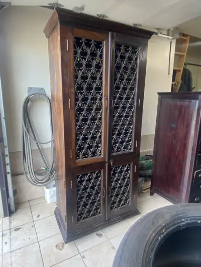 Belle armoire haute Artepelle avec rac a vin, View more