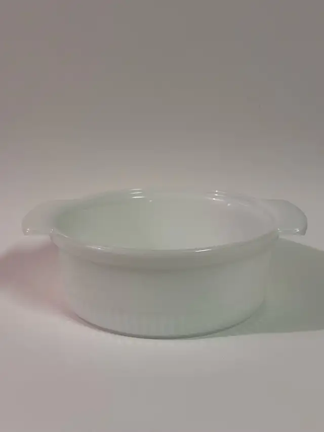 Anchor Hocking 2 Qt Milk Glass Casserole Dish