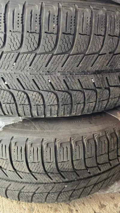 I'm selling a set of four X-Ice winter tires, size 215/60R16, mounted on steel rims. These tires are...