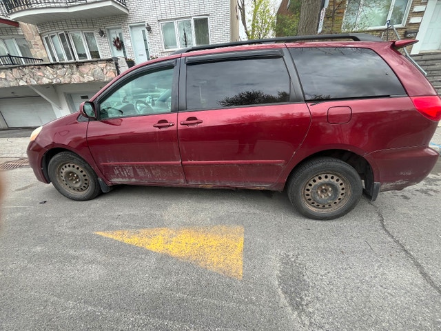 Toyota Sienna AWD 4x4 — photo 2