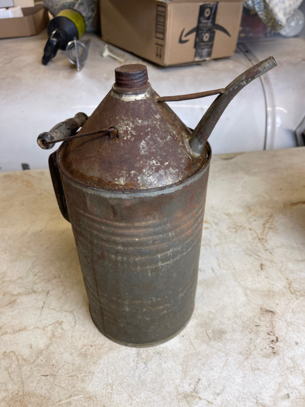 ANTIQUE RAILROAD OIL CAN WITH GREAT PATINA #V0385 in Arts & Collectibles in Edmonton