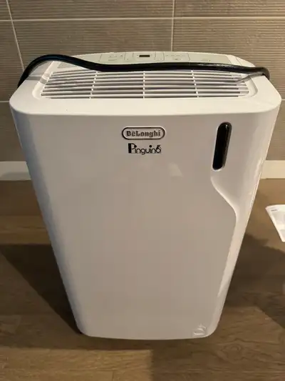 Perfect condition De Longhi Pinguino Compact Portable Air Conditioner. Bought last summer, used mini...