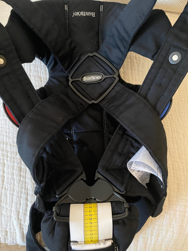 BabyBjorn cotton mini carrier  in Strollers, Carriers & Car Seats in Mississauga / Peel Region - Image 2