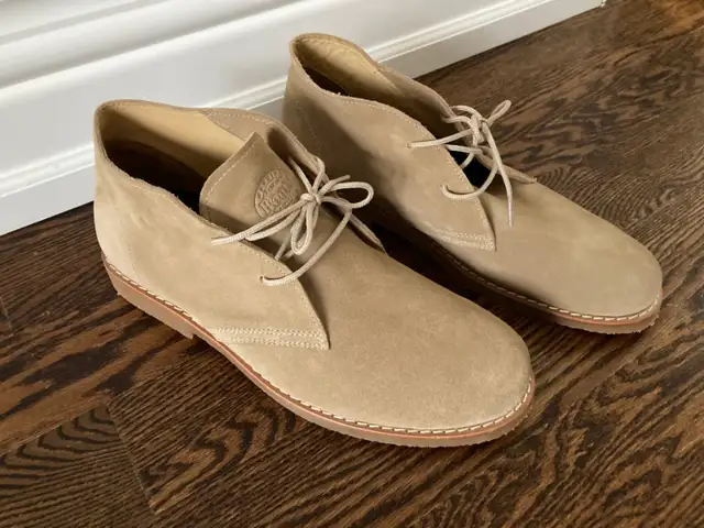 Roots Men's Tan Suede Chukka Boots - Size 10.5 in Men's Shoes in City of Toronto - Image 2