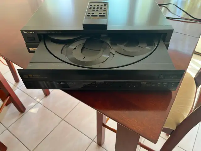 Vintage Technics SL-PC33, 5 Disc Rotary CD Changer in Stereo Systems & Home Theatre in Markham / York Region - Image 6
