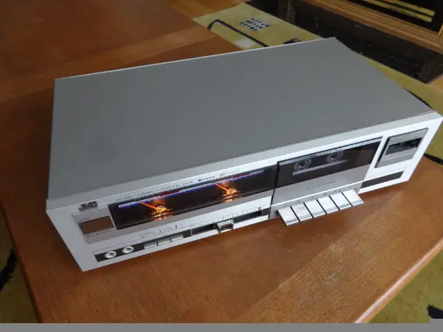 JVC KD-D10C vintage tape deck(1982) for sale in Stereo Systems & Home Theatre in Markham / York Region - Image 8