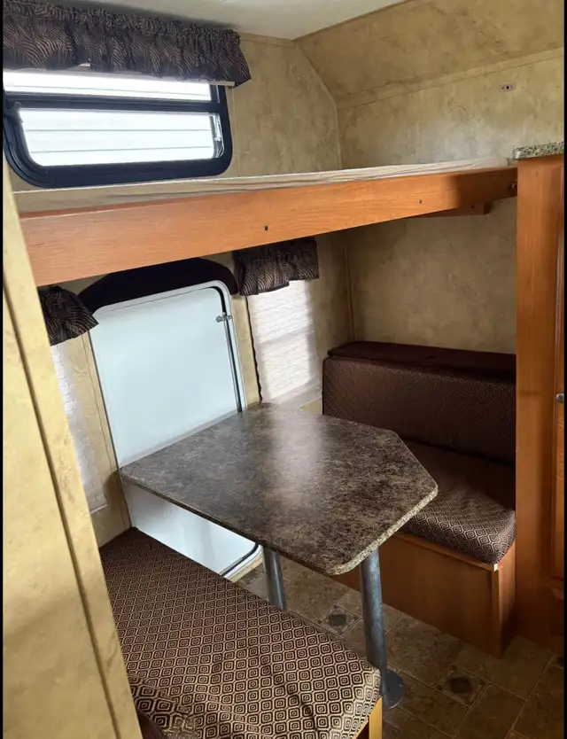 2010 Keystone Cougar X-Lite 29BHS w/ Polar Package – $14,500 in Travel Trailers & Campers in Charlottetown - Image 11