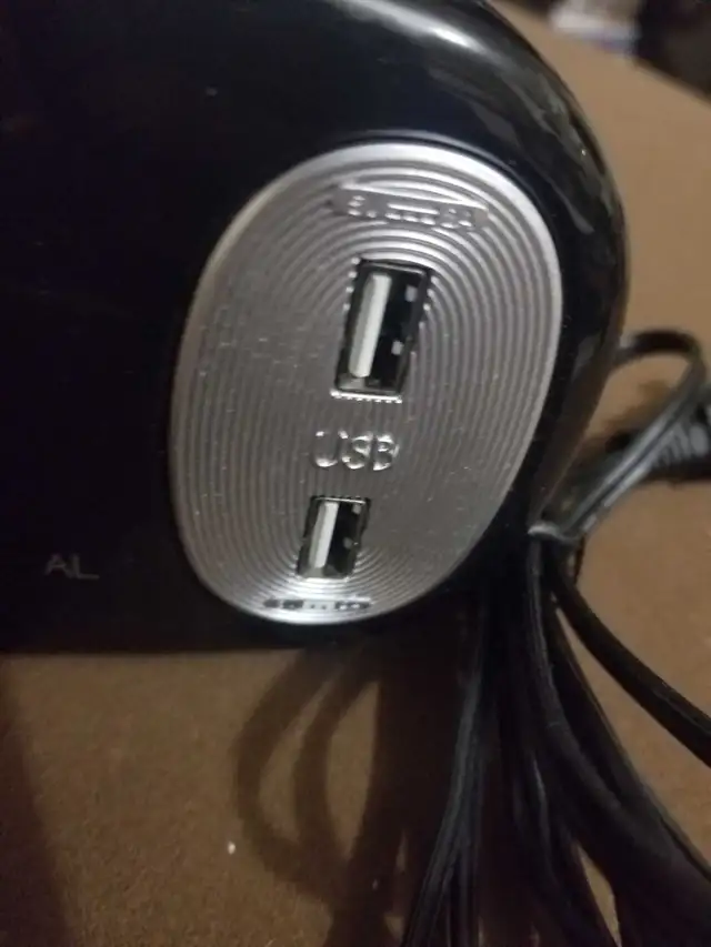 Sharp SPC182  , USB changing AL intertec alarm clock in General Electronics in Markham / York Region - Image 4
