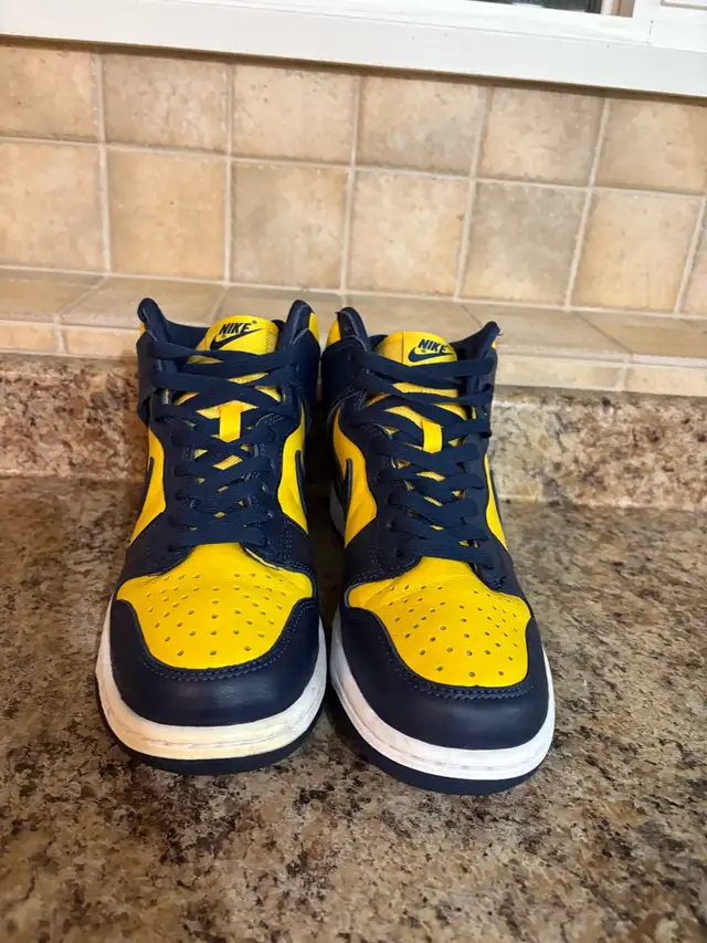 Nike Dunk High Michigan in Men's Shoes in Nanaimo - Image 5