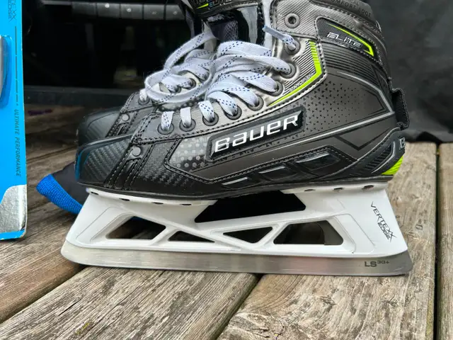 Hockey Goalie Equipment in Hockey in Hamilton - Image 8