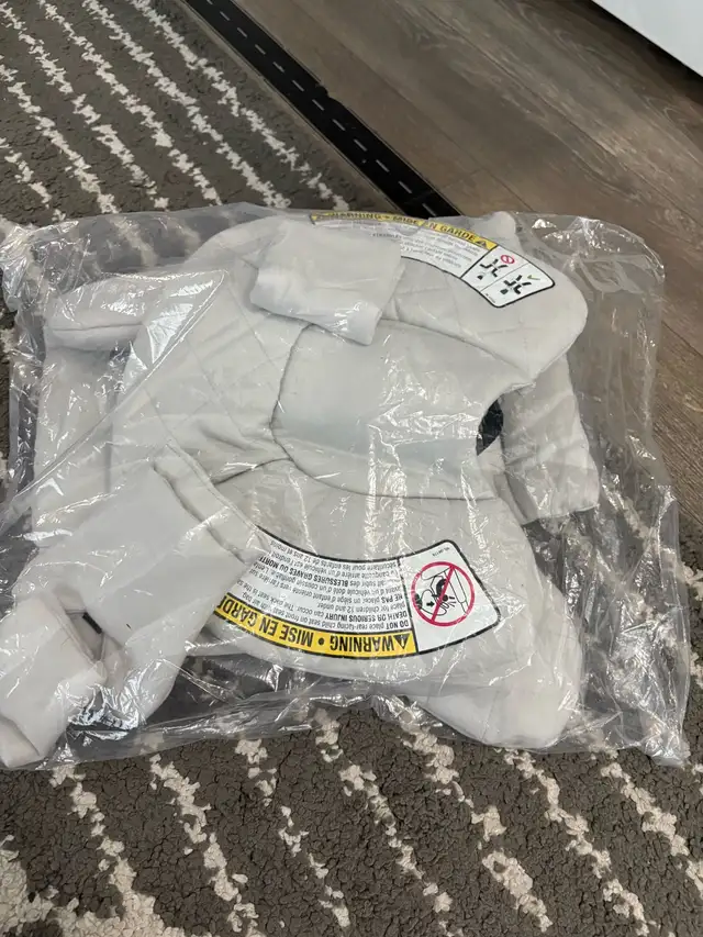 Nuna Pipa Lite infant car seat insert white in Strollers, Carriers & Car Seats in Mississauga / Peel Region - Image 3