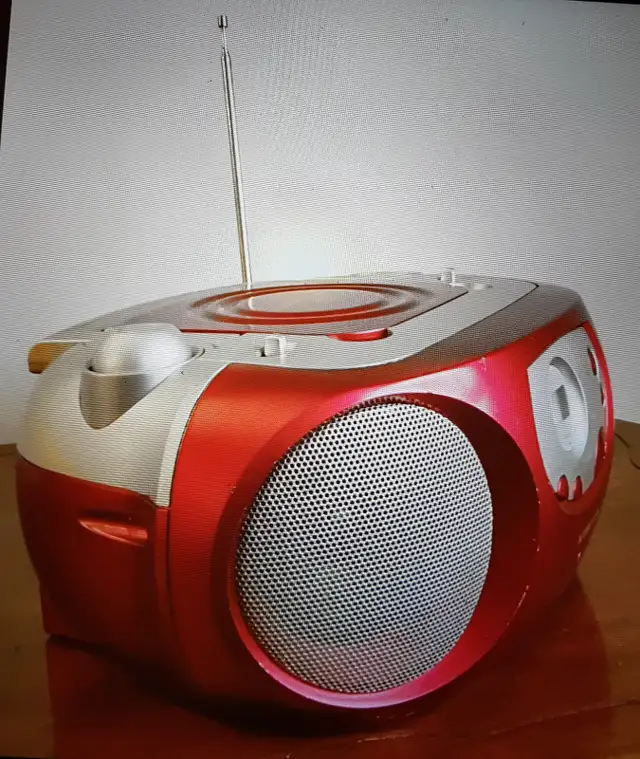$25 Audiovox Model: AXP811-32– Portable Radio stereo CD player in General Electronics in Markham / York Region - Image 6