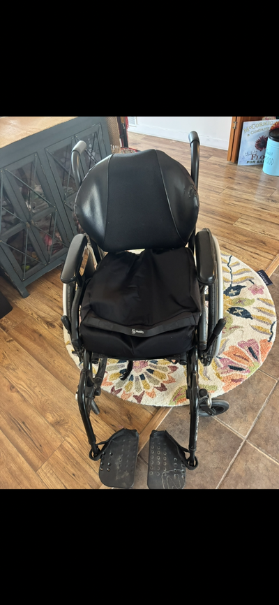 Helio wheelchair well maintained extra seat cover.
