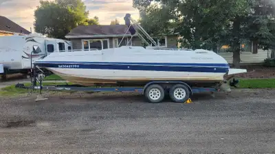 This pre-owned Monterey Explorer 230 EXP is a versatile bowrider perfect for your next day on the wa...