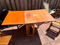 Folding table with four chairs 